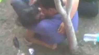 Indian outdoor sex clip of desi college students caught by voyeur