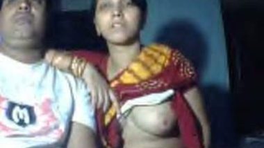 Village bhabhi shows bushy pussy & nice boobs
