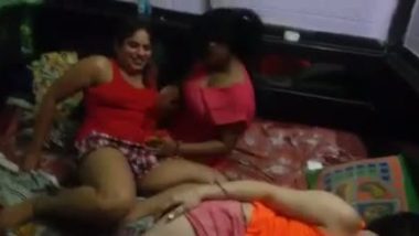 Lesbian girls’ sexual arousal in hostel room mms