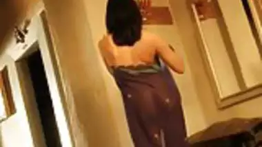 Mysterious Bollywood Babe Shows Off