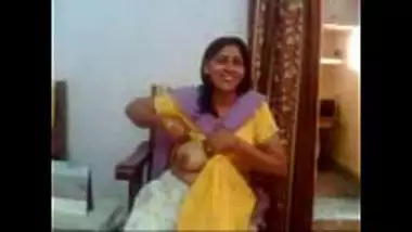 Matured bhabhi giving a boobs show to her devar