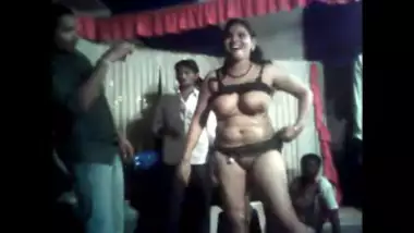 Telugu Aunty’s Hot Record Dance In Village