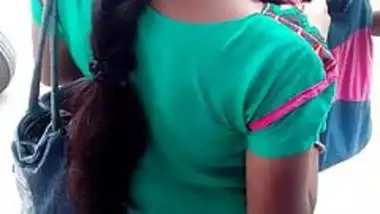 Tamil young girl hot view in busstop (hot closeup)