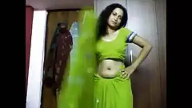 Vieodxx - Desi bhabhi navel hole open show in saree nude with hugetits hot tamil  girls porn