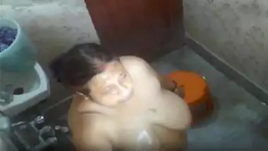 Naked busty bengali aunty bathing video caught