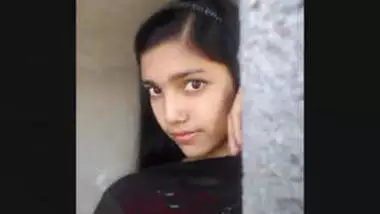 Desi Cute Girl Showing And Fingering