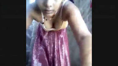 Desi Bihari Bhabhi Record her bathing Video For Lover