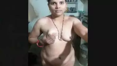 Horny Indian Bhabhi Record her Nude Selfie