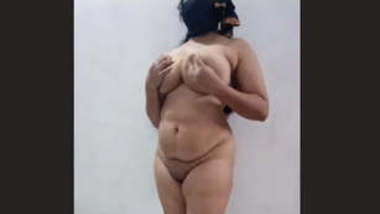 Horny bhabhi nude show