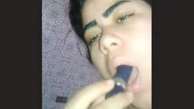 Desi Punjabi aunty inserting lipstick