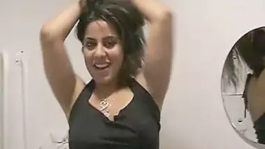 Paki wife recorded by hubby part 1