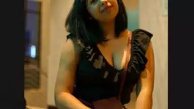 Sexy Desi girl Wearing Cloths
