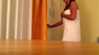 Desi Wife Flashing Boobs To Room Service