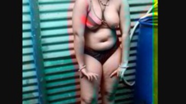 Bhabhi nude captured during bath