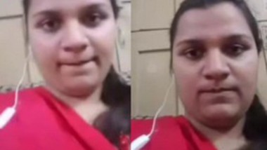 Paki Girl Showing Boob and Pussy On Video call