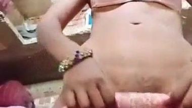 XXX show of the Indian webcam model boasting about hot tits