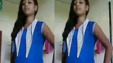 Indian girl flaunts her small XXX boobs on camera as well as sex slit