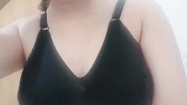 Self-isolated lover is lucky to see Desi girl's tits thanks to video call