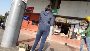 Punjabi Girl In Tight Jeans ( Super-Sexy )