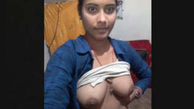 Desi Married Bhabi Showing On Video Call