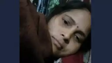 Desi bhabi showing her boobs on video call with lover-2