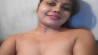 Cute Indian girl fingering video goes hot