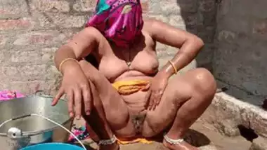 Desi bhabi hot cam hidden bathing video