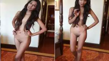 Indian whore gives carnal pleasure to XXX fans posing in the nude