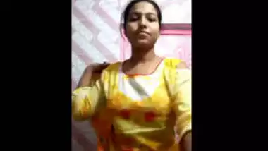 Desi Horny Girl Pussy Fingering With Moaning First On Net
