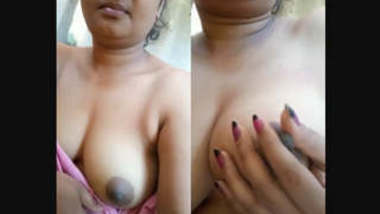 Sexy village bhabhi pressing her boobs