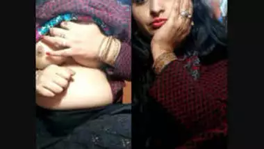 Desi married bhabhi showing her boobs live