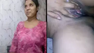 Desi Bhabhi showing her naked beauty in bathroom