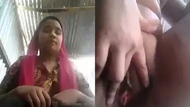 Muslim village girl showing her plump pussy