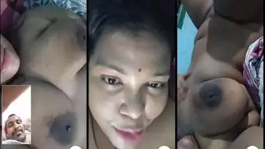 Sexy Tamil wife shows boobs on video call