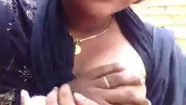 Mallu boob engulfing outdoors sex MMS