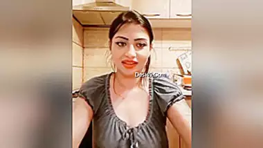 Today Exclusive-sexy Bhabhi Showing Ass