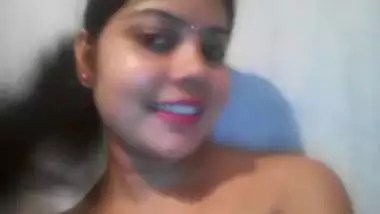 Hot Desi wife amateur XXX video where she exposes tits and masturbates