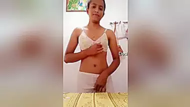 Today Exclusive- Cute Lankan Girl Showing Her Boobs And Pussy