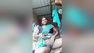 Today Exclusive- Desi Bhabhi Showing Her Ass And Pussy On Video Call Part 2
