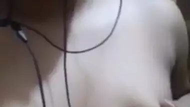 Girl Shows Her Boobs
