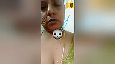 Today Exclusive- Mallu Bhabhi Showing Her Boobs And Pussy