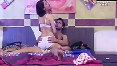 Desi Bhabhi Ko Pados Ke Ne Fasaya Or Chod Dala