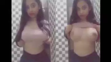 Sexy Indian Girl Showing