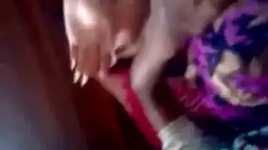 Indian BF exposing his GIRLFRIEND boobs and sucked