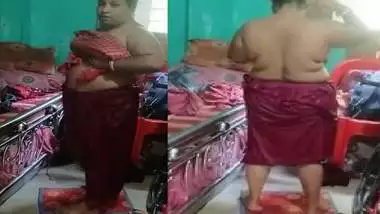Bangladeshi sex Boudi wet body after viral bath
