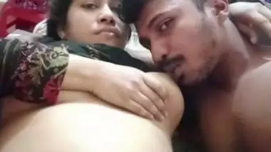 Desi wife says SUCK MY TITS AND FINGER ME