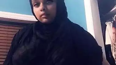 Busty Paki girl Zainab