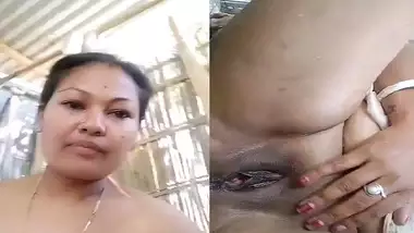Bhabhi Indian pussy pics and video for lover