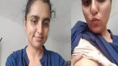 Desi aunty boob press viral video for lover