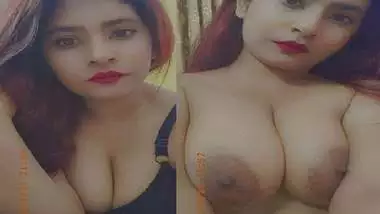 Red lips Indian girl nude boobs viral exposure